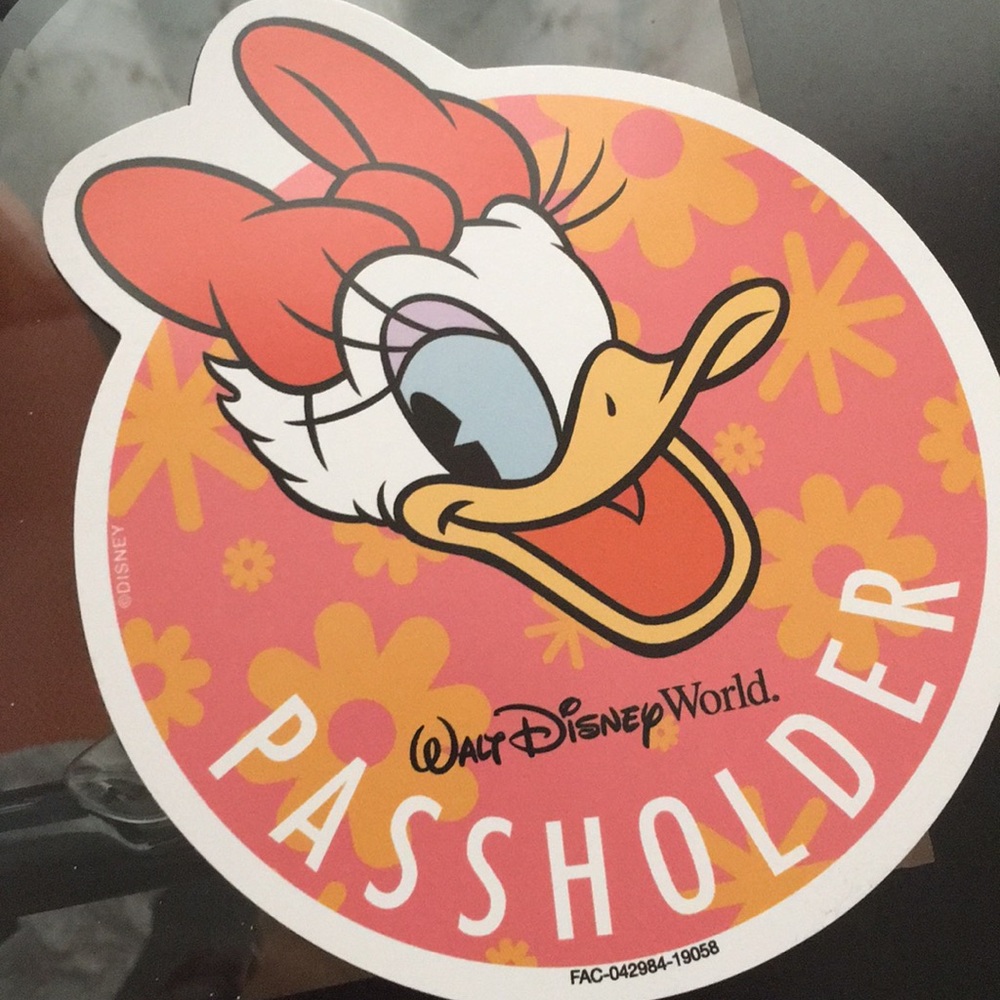 Daisy Duck Disney Magnet